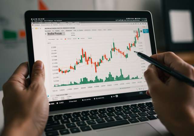 Decoding Investments: Your Expert Guide to Financial Comparison